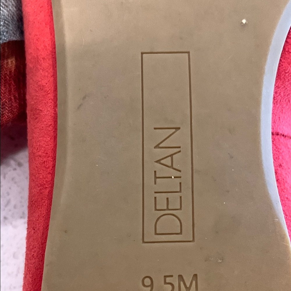 Women's Red Ballet Flats - Picture 11 of 12